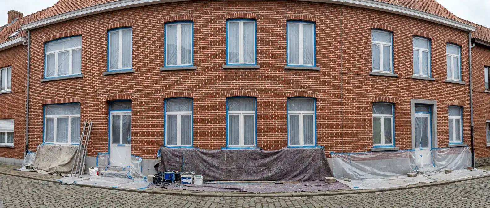Façade en brique nettoyée, joints repris et surface protégée
